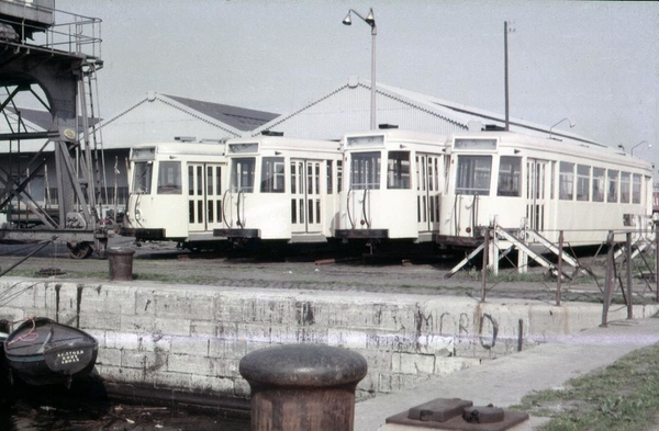 61 op de Scheldekaaien voor transport naar Gijon.