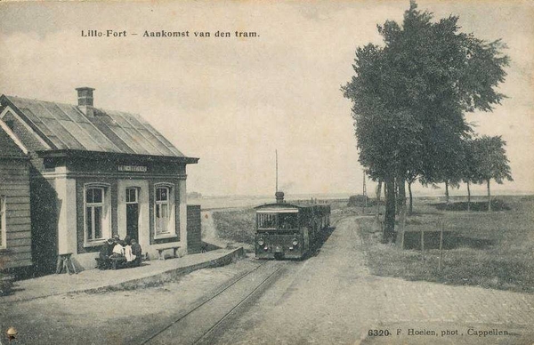 Aankomst van tram op Lillo-Fort