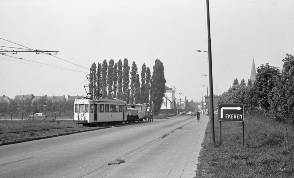 Werktram op kruispunt Ferdinand Verbieststraat -Ekersesteenweg