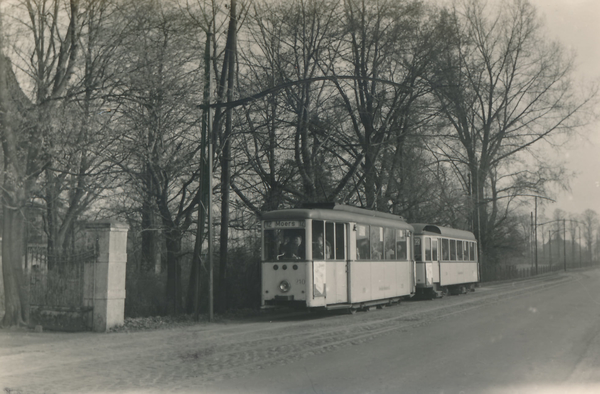 Krefeld Verbandstyp - motorwagen 210 met aanhangrijtuig 139 op de