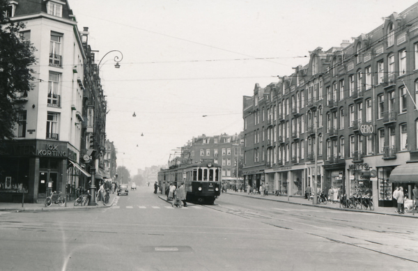 Budapesters B460+A451+B455, De Clercqstraat hoek Bilderdijkstraat