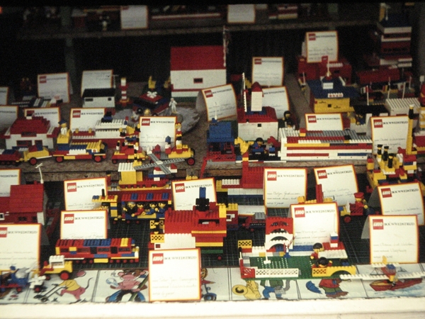 Lego wedstrijd insturingen in en Winkel 1970