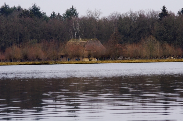 tussen het water