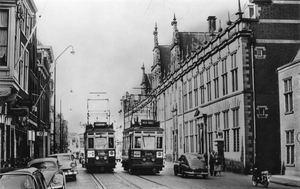 A 323 en A 325 op de kiek in de Breestraat bij de Koornbrugsteeg,