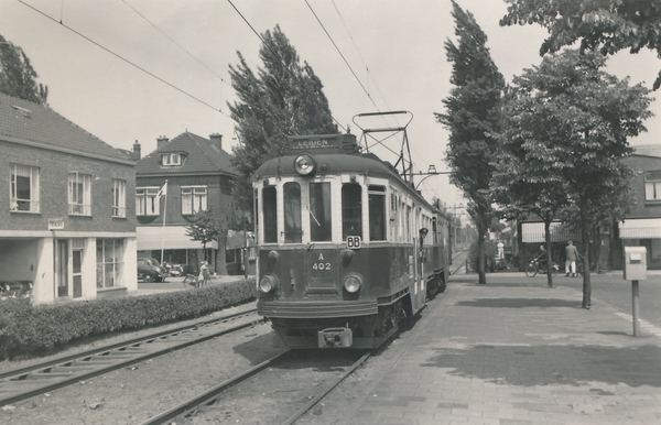 De A402+B407 Leidschendam halte Damlaan, 06-1960.