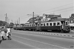 Dr. Baumannplein waar een Beijnes-tram naar Haarlem halteert.   H