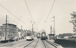 Een HTM tramstel met achterop de 600 en de NZH wagens. Malieveld 