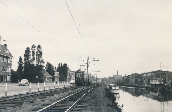 Haarlem nabij de NS werkplaats met een Beijnes - tramstel. Amster