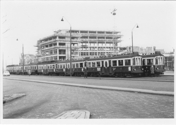 Materieel enige tijd geplaatst op het tramemplacement bij het NS-