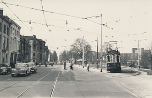 Oversteek Bezuidenhoutseweg bij de Herengracht, halte station Sta