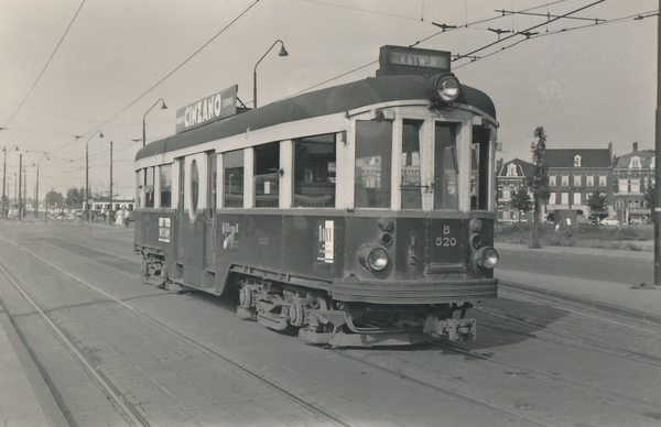 Stuurstandrijtuig B520 Stationsplein, Leiden 05-1960