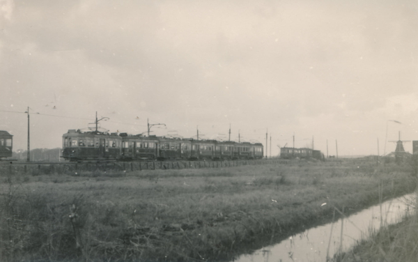 Uit de Stadsdienst Haarlem afkomstige A300'den en Cardanwagens di