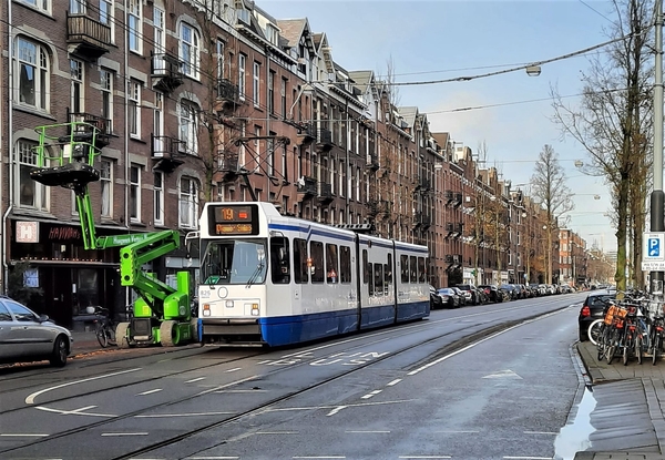 825 Admiraal de Ruijterweg nabij de Krommerdt.