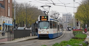 835 op de Weteringschans op de halte Frederiksplein, op het momen