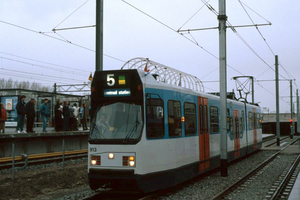 913 Tramlijn 5 naar het Binnenhof naar de nieuwbouwwijken in Amst