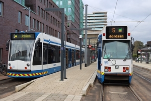 Amstelveen Stadshart met de tweerichtingwagens....