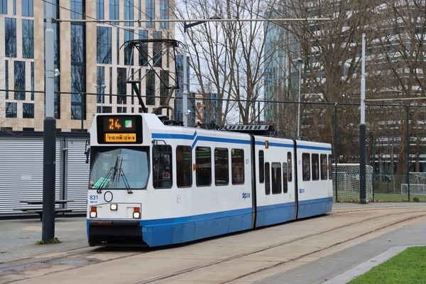 Lijn 24 met de eenrichting - motorwagen 831; De Boelelaan - VU Me