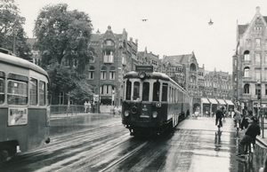 Amsterdam-Zandvoort. In fraai zomers weer! Links een stukje GVB D