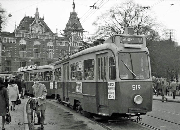 De 919 nog als 519 op lijn 17 in 1968, het jaar dat drieassers re