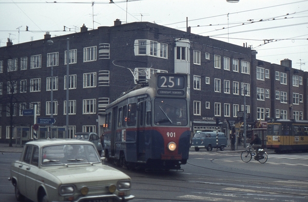 President Kennedylaan en Victorieplein.-2