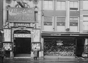 Boekhorststraat, Bioscoop Thalia ,rechts schoenenzaak Van Woensel