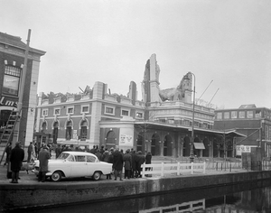 Het gebouw van kunst  en wetenschap   na de brand 1964