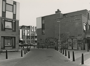 Jacob Jordaensplein 63-67 (links), gezien naar de Jacob Jordaenss