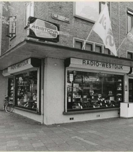 Radio-Westdijk aan de Jan Luykenlaan