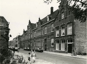 Van Ravesteinstraat 301 en hoger, gezien richting Parallelweg.198