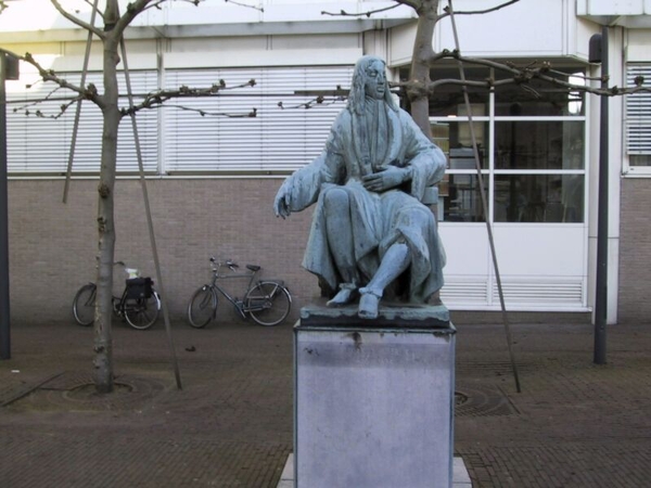 Beeld bij de Raad van Staten Kazernestraat 20-02-20013