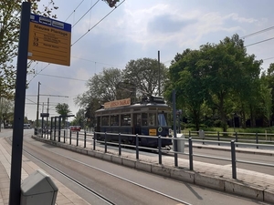 A327. Er werd vanuit het depot Scheveningen via lijn 9 en 15 naar