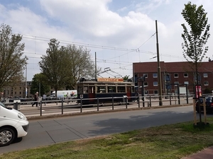 A327. Er werd vanuit het depot Scheveningen via lijn 9 en 15 naar