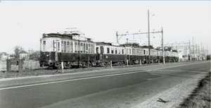 Amsterdam, Haarlemmerweg, halte Sloterdijk, 2 forensentrams met e