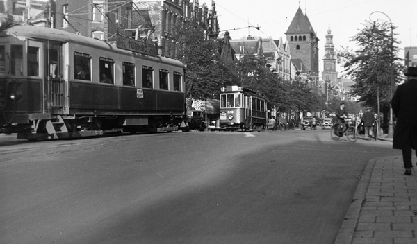 Kruising Rozengracht in jaren '30 met een Beijnesstel uit 1918 na