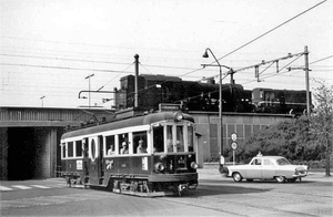 Leiden De A512 komt via de Rijnsburgerweg onder het in 1955 geope