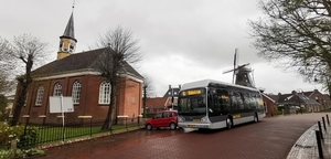 Onderdemdam voor lijn 61 bij de kerk en molen