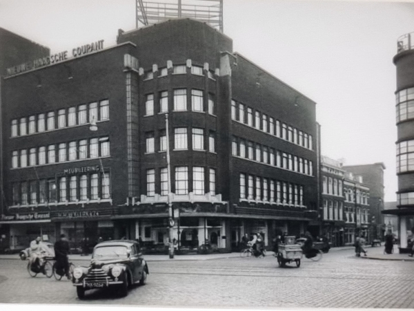 Den Haag, Lutherse Burgwal hoek Grote Markt. 1-1951.