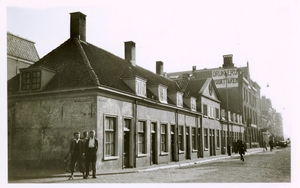 Den Haag. Hoge Zand, gezien van de hoek met de Lange Beestenmarkt