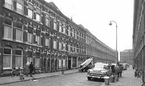 Gerard Doustraat liep van het Badhuis en Kleuterschool bij de  Ja
