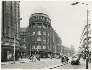 Grote Marktstraat ter hoogte van de Wagenstraat en zicht op het o