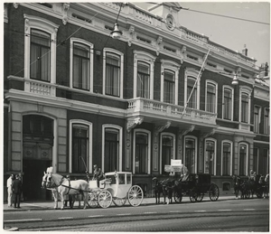 JAVASTRAAT 26, de (oude) Raadzaal met koetsen i.v.m. een trouweri