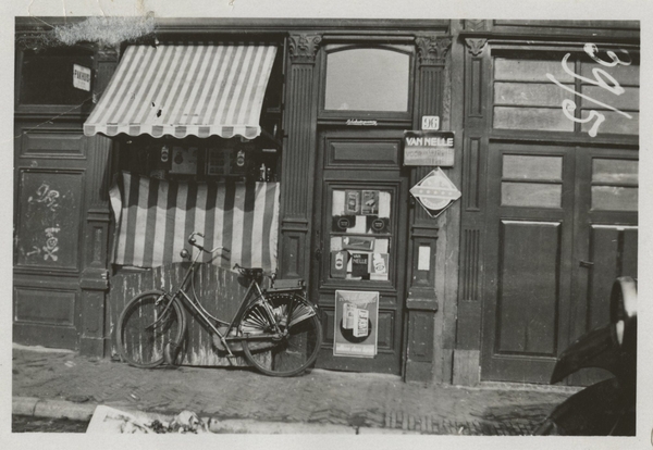 Schedeldoekshaven 96, aan de reclame bordjes te zien een kruideni