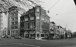 Scheveningseveer, hoek Zeestraat, gezien naar de Mauritskade,1960