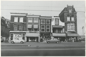 Spui 138-146 ca. 8-1975 met rechts de Turfmarkt.