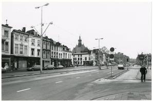 Spui, gezien ter hoogte van de Ammunitiehaven (rechts) en de Amst