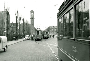 GVB 815 wacht op zijn volgende run naar Centraal Station, en 426 