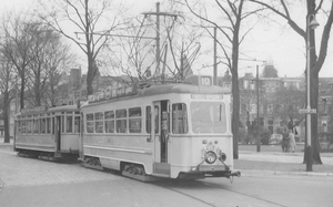 212 met aanhangwagen 772 als extra tram voor lijn 10 (Houtrust)