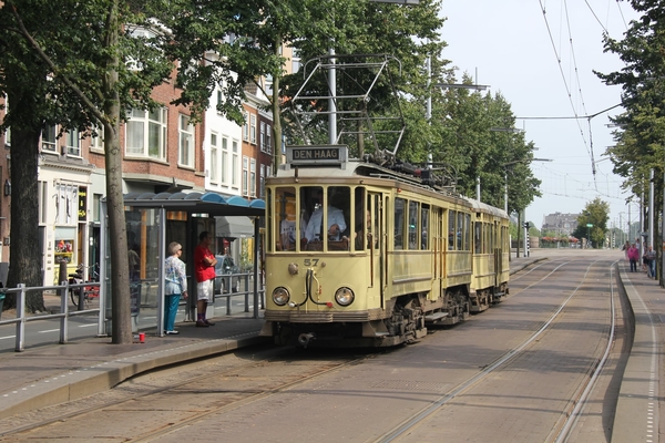 HOVM Buitenlijners in actie. de 57 + 118 bij de Veerkade - Spui. 