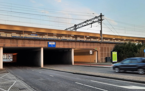 Leiden Het viaduct is er nog steeds, al is het perron erop verlen