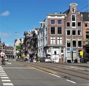 Raadhuisstraat op de brug van het Singel. Amsterdam